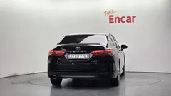 2022 Toyota Camry 2.5 LE Hybrid, чёрный — фото 4
