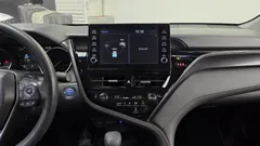 2022 Toyota Camry 2.5 LE Hybrid, чёрный — фото 14