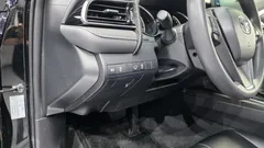 2022 Toyota Camry 2.5 LE Hybrid, чёрный — фото 17