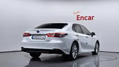 2023 Toyota Camry 2.5 LE Hybrid, белый — фото 2