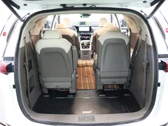 2023 Kia Carnival Gasoline 9-Seater Hi-Limousine — фото 5
