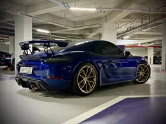 2023 Porsche 718 4.0 GT4, синий — фото 2