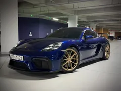 2023 Porsche 718 4.0 GT4, синий — фото 12