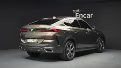 2022 BMW X6 xDrive40i M Sport, коричневый — фото 2