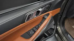 2022 BMW X6 xDrive40i M Sport, коричневый — фото 15