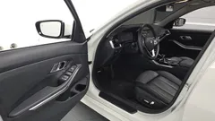 2022 BMW 3-Series 320i, белый — фото 10