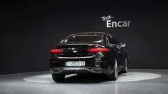 2021 Mercedes-Benz E-Class E450 4MATIC Coupe, чёрный — фото 4