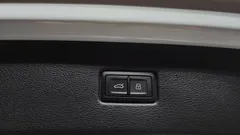 2023 Audi SQ7 4.0 TFSI Quattro, белый — фото 17
