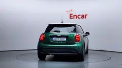 2022 Mini Cooper Classic, зелёный — фото 4