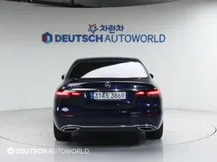 2022 Mercedes-Benz E-Class E300e 4MATIC Exclusive — фото 4