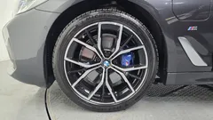 2021 BMW 5-Series 530e M Sport, серый — фото 5