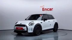 2024 Mini Cooper 5Door Classic — фото 1