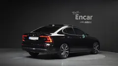 2023 Volvo S60 B5 Ultimate Bright, чёрный — фото 2