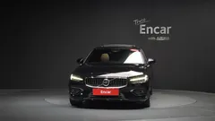 2023 Volvo S60 B5 Ultimate Bright, чёрный — фото 3