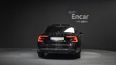 2023 Volvo S60 B5 Ultimate Bright, чёрный — фото 4