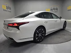 2023 Lexus LS 3.5 Luxury, белый — фото 4