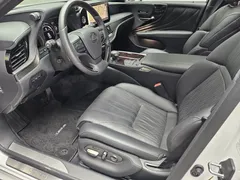 2023 Lexus LS 3.5 Luxury, белый — фото 8