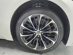 2023 Lexus LS 3.5 Luxury, белый — фото 19