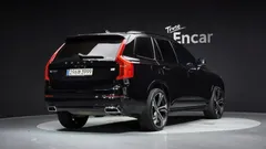 2021 Volvo XC90 T8 R-Design Hybrid, чёрный — фото 2