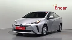 2022 Toyota Prius 1.8, серебристый — фото 1