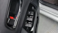 2022 Toyota Prius 1.8, серебристый — фото 11