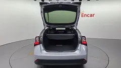 2022 Toyota Prius 1.8, серебристый — фото 20