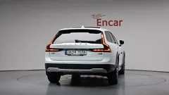 2022 Volvo V90 B5 Pro AWD, белый — фото 4