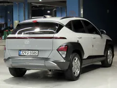 2023 Hyundai Kona Premium, серый — фото 4