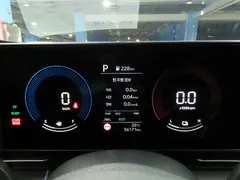 2023 Hyundai Kona Premium, серый — фото 8