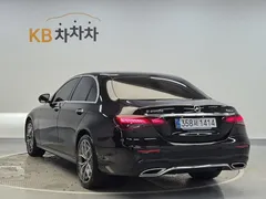2023 Mercedes-Benz E-Class E220d 4MATIC AMG Line — фото 4