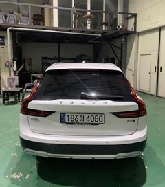 2022 Volvo V90 B5 Pro AWD, белый — фото 4