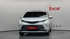 2022 Toyota Sienna 2.5 Hybrid 2WD, белый — фото 3