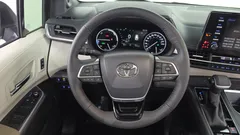 2022 Toyota Sienna 2.5 Hybrid 2WD, белый — фото 12