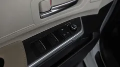 2022 Toyota Sienna 2.5 Hybrid 2WD, белый — фото 15
