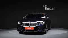 2024 BMW 5-Series 520i M Sport, чёрный — фото 3