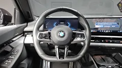 2024 BMW 5-Series 520i M Sport, чёрный — фото 13