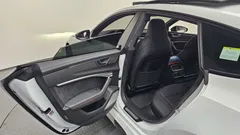 2023 Audi RS7 4.0 TFSI Quattro, белый — фото 12