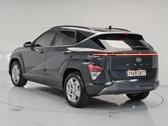 2023 Hyundai Kona Premium, серый — фото 3