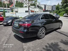 2023 Mercedes-Benz E-Class E220d 4MATIC AMG Line — фото 2