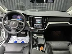 2023 Volvo V60 B5 Ultimate AWD, белый — фото 6