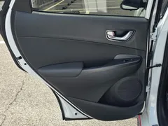 2021 Hyundai Kona Inspiration, белый — фото 15