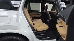 2022 Volvo XC90 T8 Ultimate Bright Hybrid, белый — фото 11