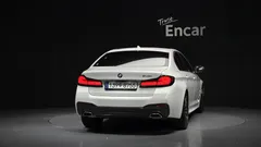 2023 BMW 5-Series 520i M Sport — фото 4