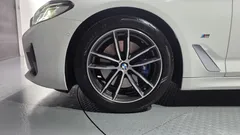 2023 BMW 5-Series 520i M Sport — фото 5