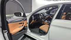 2023 BMW 5-Series 520i M Sport — фото 10
