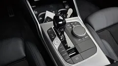 2022 BMW 3-Series 320e M Sports — фото 9