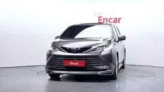 2023 Toyota Sienna 2.5 Hybrid 2WD, серый — фото 3