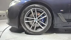 2023 BMW 5-Series 520i M Sport, синий — фото 5