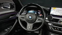 2023 BMW 5-Series 520i M Sport, синий — фото 13