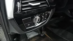 2023 BMW 5-Series 520i M Sport, синий — фото 16